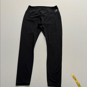 Gymshark Black Leggings SIZE MEDIUM INSEAM 25"